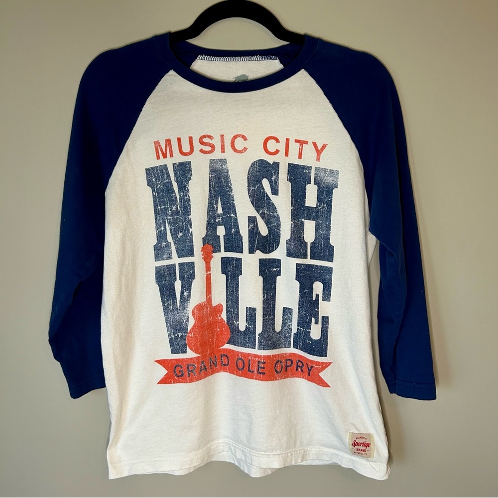 Nashville women’s Raglan shirt.  Grand Ole Opry excellent condition